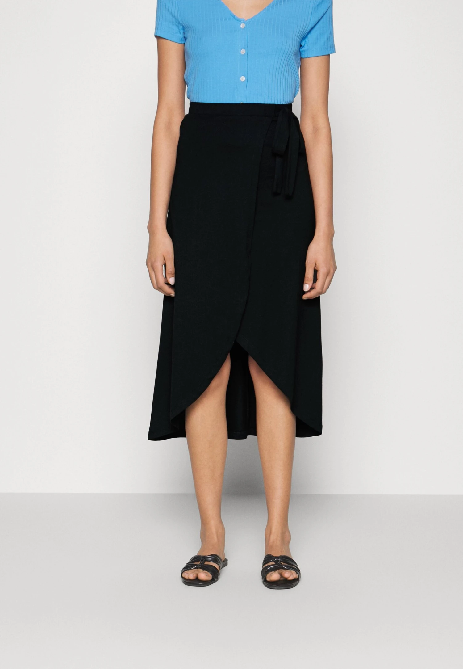 Anna Field Basic Wrap Over Midi Skirt- A-Line Skjørt - Black 3 Anna Field Basic Wrap Over Midi Skirt- A-Line Skjørt - Black