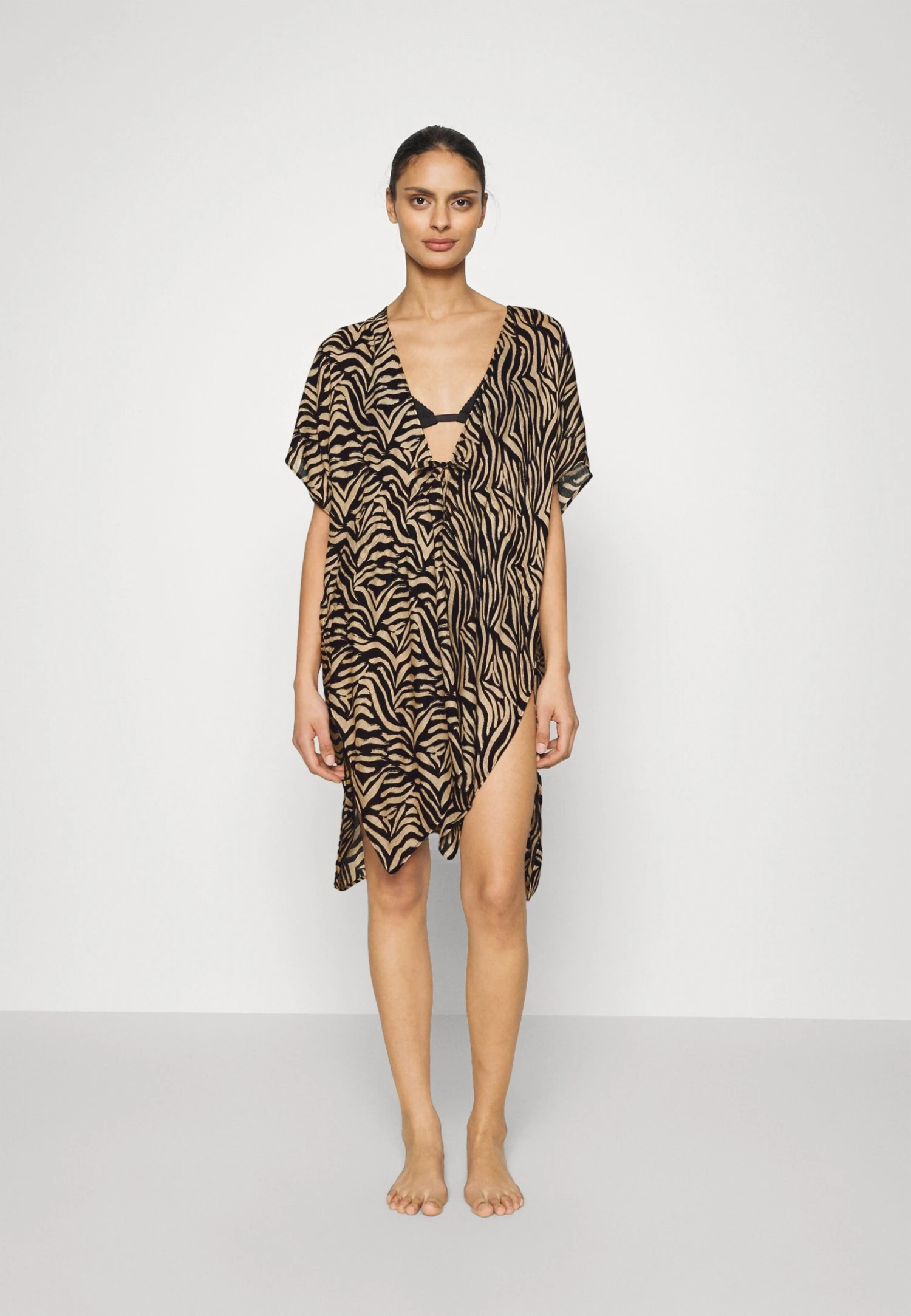 Anna Field Printed Short Kimono / 606 - Khaki_003 - Off-White - Strandaccessories - Black/Tan 3 Anna Field Printed Short Kimono / 606 - Khaki_003 - Off-White - Strandaccessories - Black/Tan