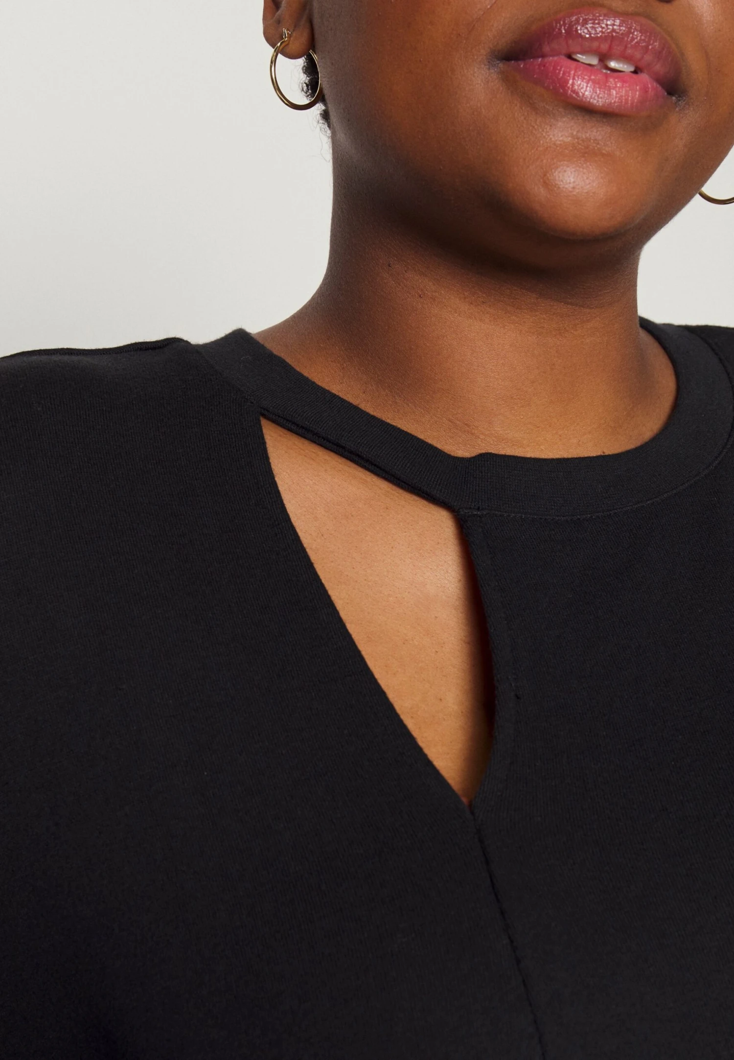 Cut Out Neck Fit - Sweatshirt -Black 8 Cut Out Neck Fit - Sweatshirt -Black - Bilde 6