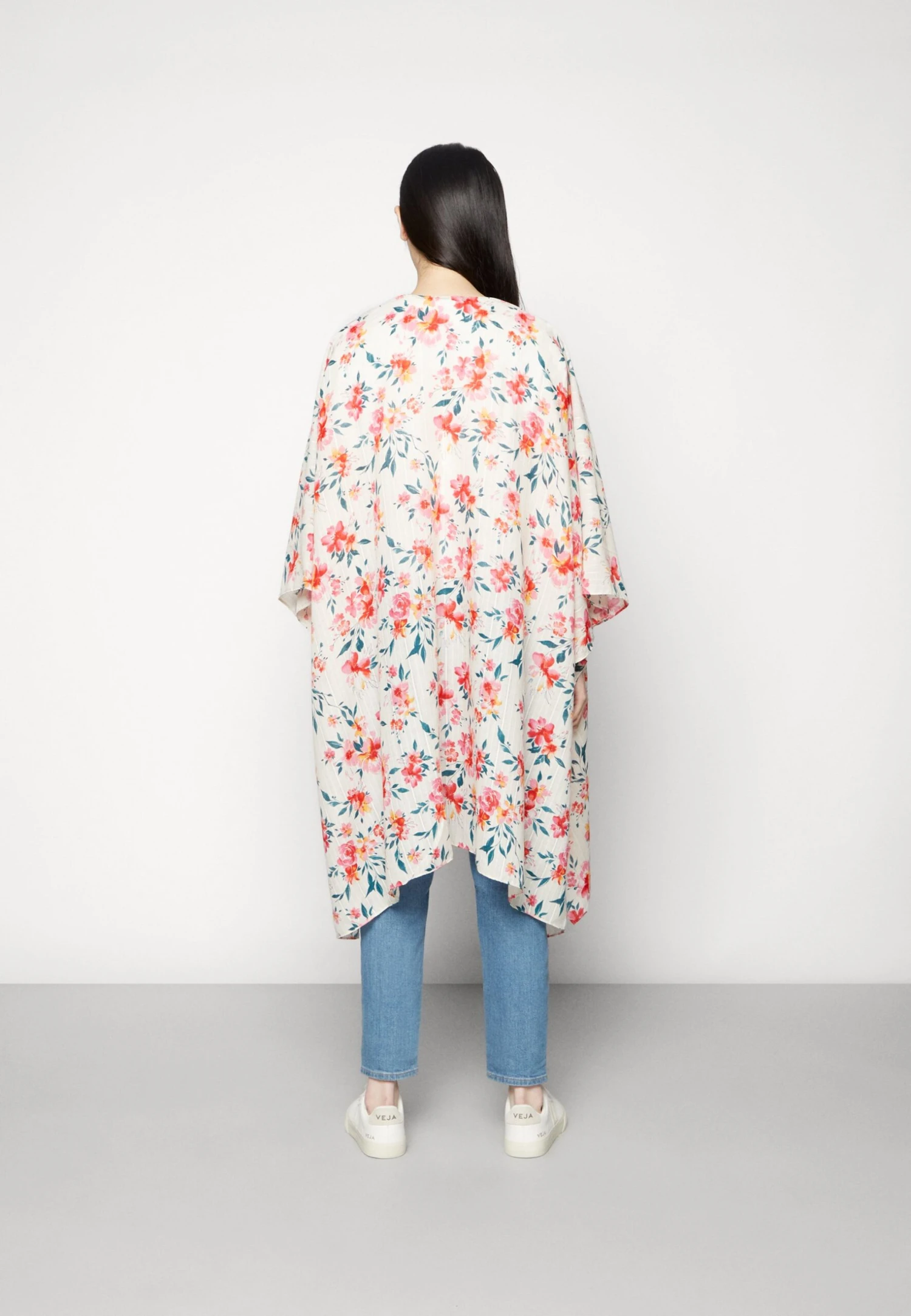 Anna Field Cape - Red 5 Anna Field Cape - Red - Bilde 3