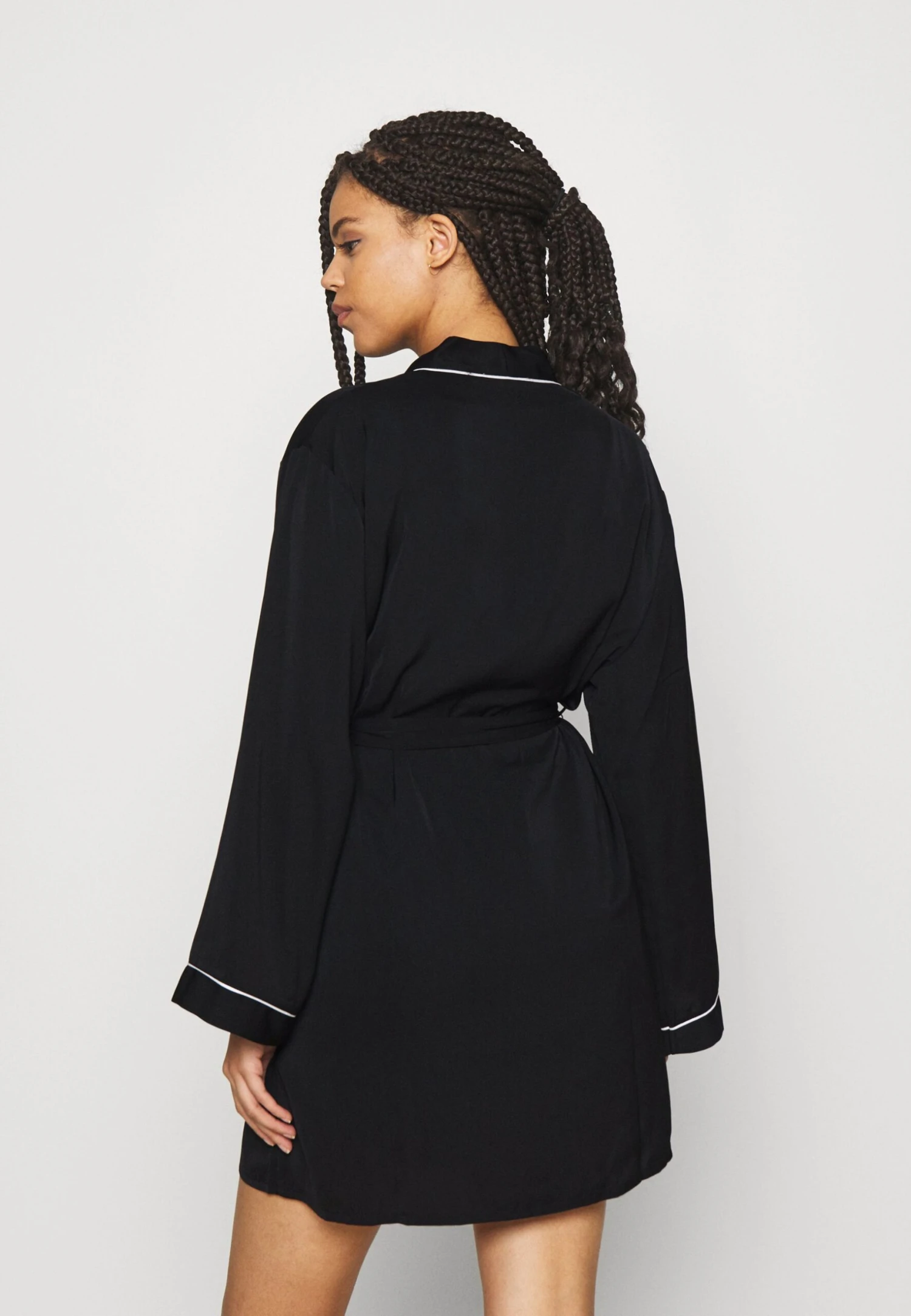 Anna Field Amanda Satin Dressing Gown - Badekåpe - Black 5 Anna Field Amanda Satin Dressing Gown - Badekåpe - Black - Bilde 3