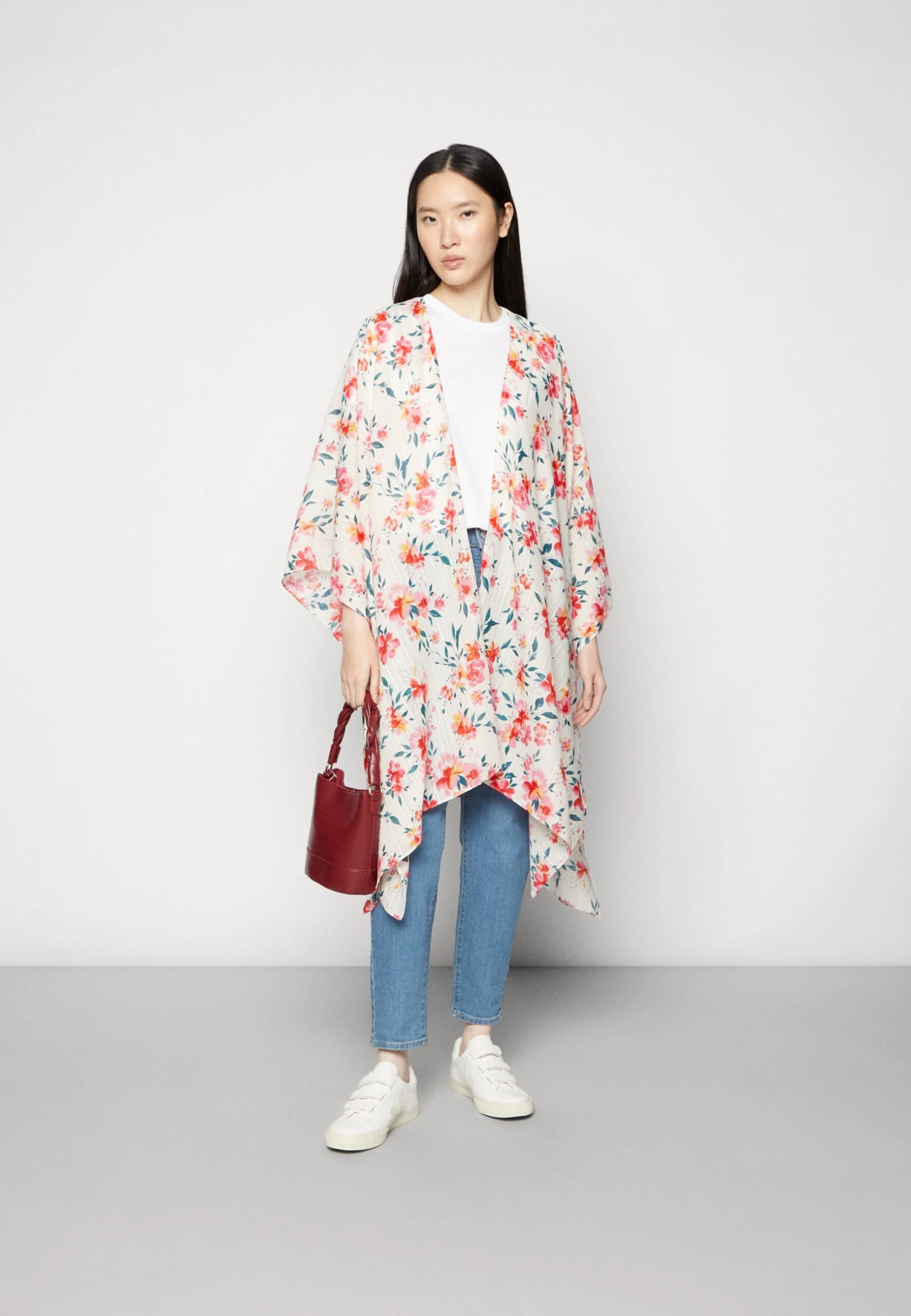 Anna Field Cape - Red 4 Anna Field Cape - Red - Bilde 2