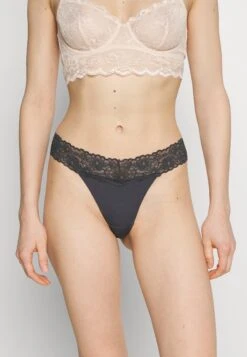 Anna Field 5 Pack - String - White/Nude 12 Anna Field 5 Pack - String - White/Nude -Anna Field 3b8c99ba50ad42019f20729be8f7fb6b