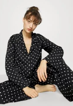 Anna Field Pyjamas - Black/Off-White 13 Anna Field Pyjamas - Black/Off-White -Anna Field 3de179e7501f4ce2bb86e225d46c386f