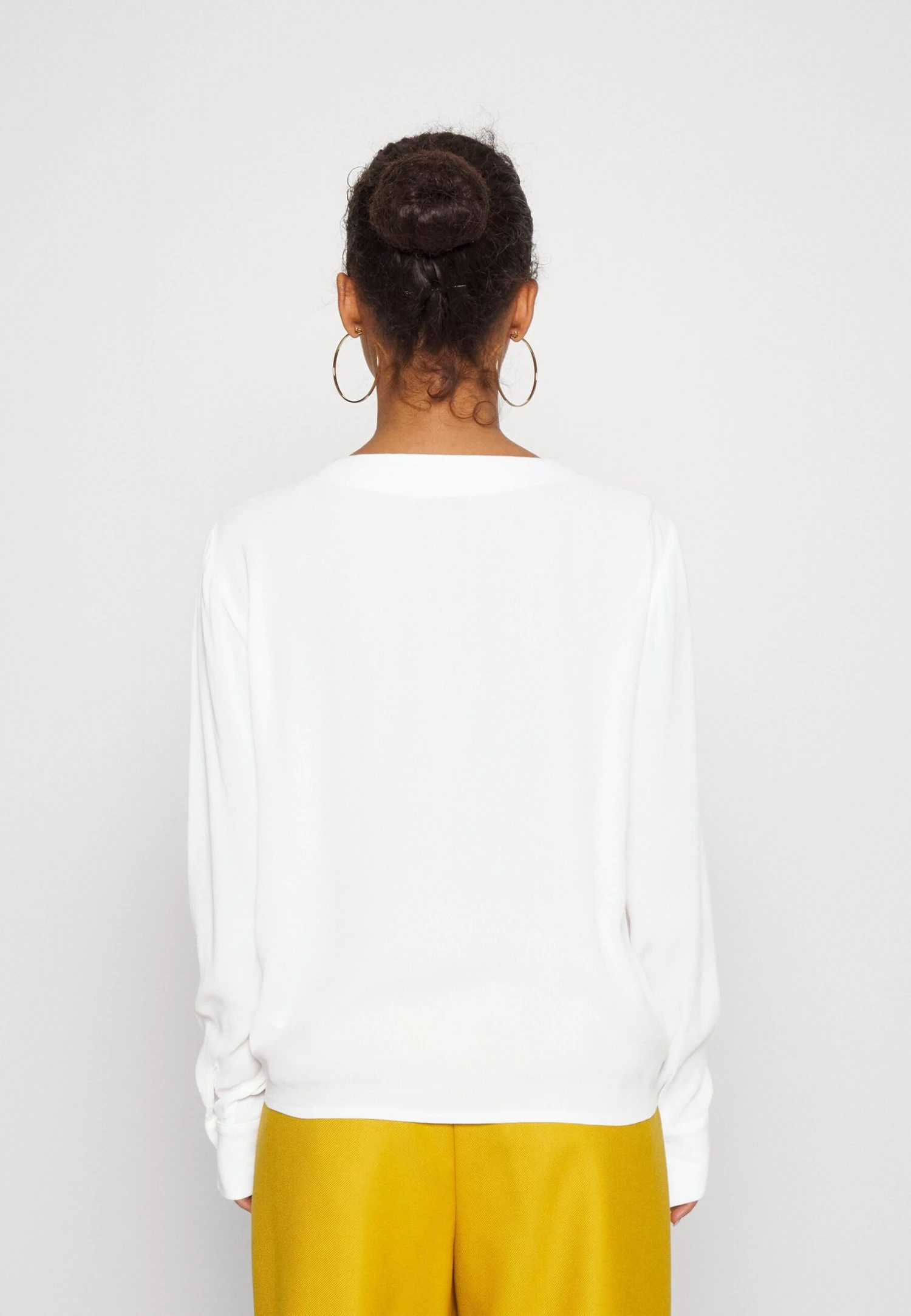 Bluse -Off-White 5 Bluse -Off-White - Bilde 3