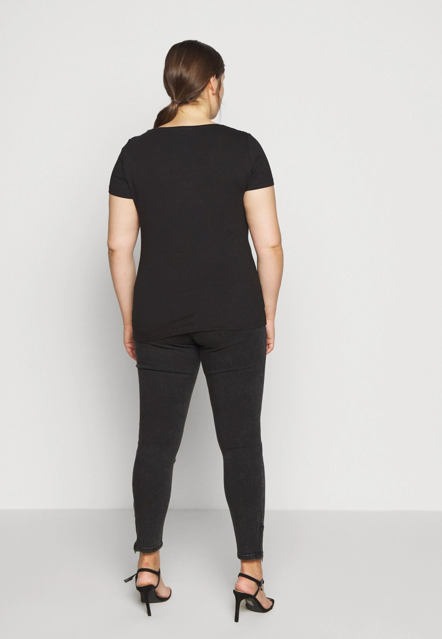 3Er Pack- T-Shirts - White/Black/Dark Grey 6 3Er Pack- T-Shirts - White/Black/Dark Grey - Bilde 4