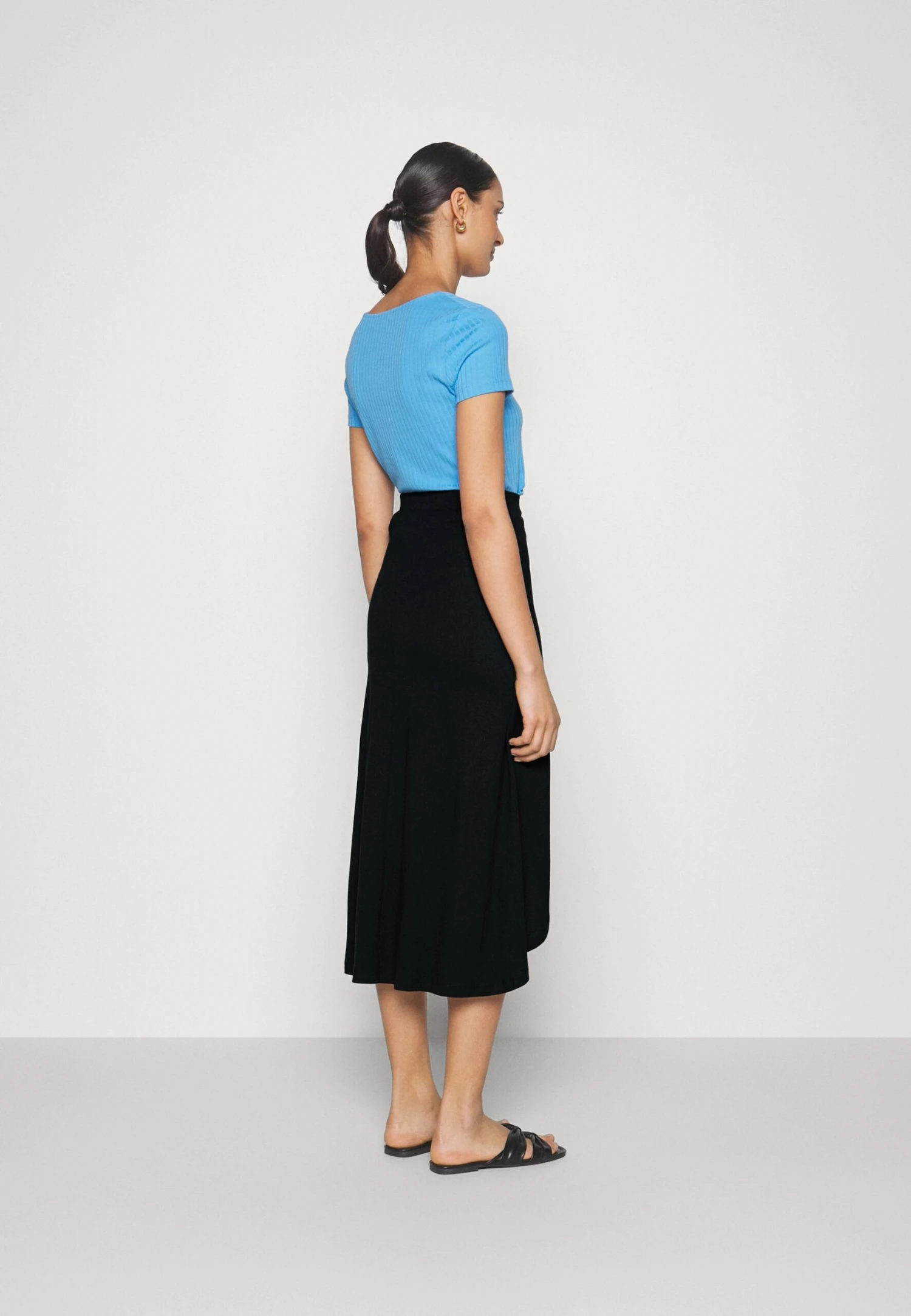 Anna Field Basic Wrap Over Midi Skirt- A-Line Skjørt - Black 5 Anna Field Basic Wrap Over Midi Skirt- A-Line Skjørt - Black - Bilde 3