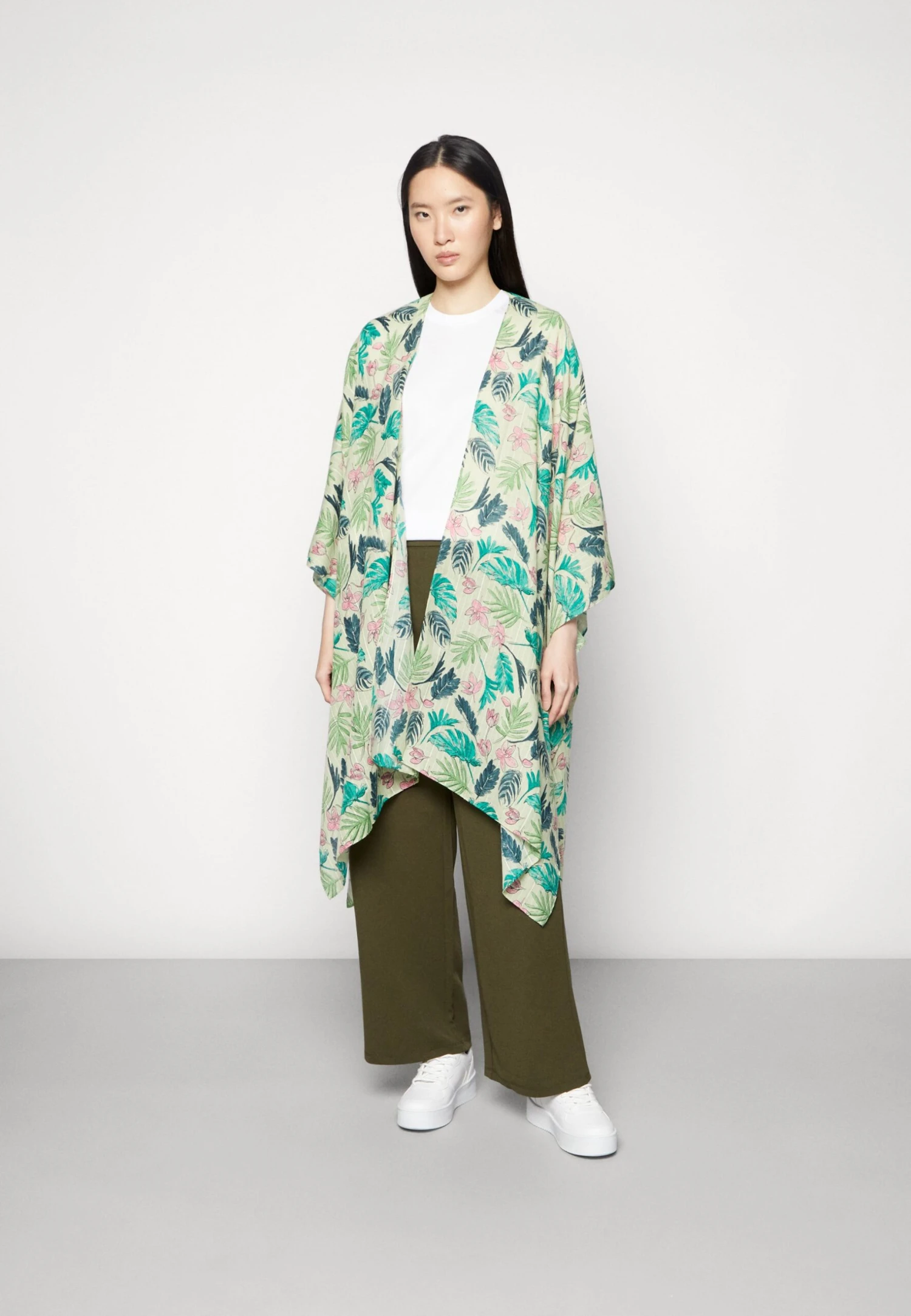 Anna Field Cape - Green 3 Anna Field Cape - Green