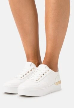 Anna Field Joggesko - White