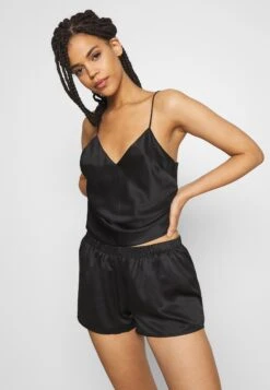 Anna Field Simple Satin Short Set - Pyjamas - Black 12 Anna Field Simple Satin Short Set - Pyjamas - Black -Anna Field bf9abd9ea6a24dcb9383c9f8cd7f5605