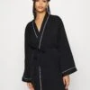 Anna Field Amanda Satin Dressing Gown - Badekåpe - Black -Anna Field c8514e45c9704a56b441d86f6c913dc1