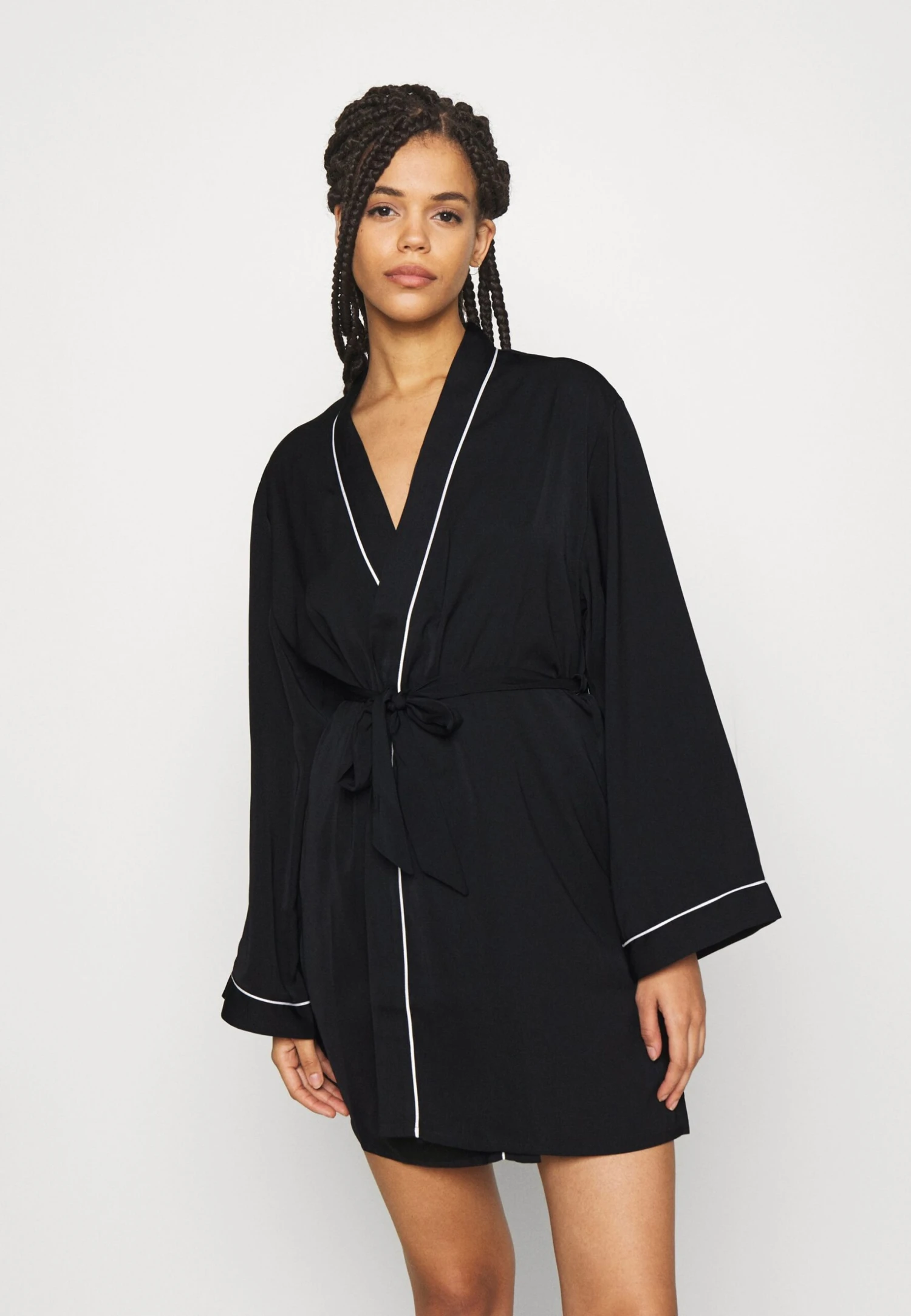 Anna Field Amanda Satin Dressing Gown - Badekåpe - Black 3 Anna Field Amanda Satin Dressing Gown - Badekåpe - Black