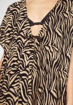 Anna Field Printed Short Kimono / 606 - Khaki_003 - Off-White - Strandaccessories - Black/Tan 11 Anna Field Printed Short Kimono / 606 - Khaki_003 - Off-White - Strandaccessories - Black/Tan -Anna Field cbb738f4c85b498492a5a88783fde557