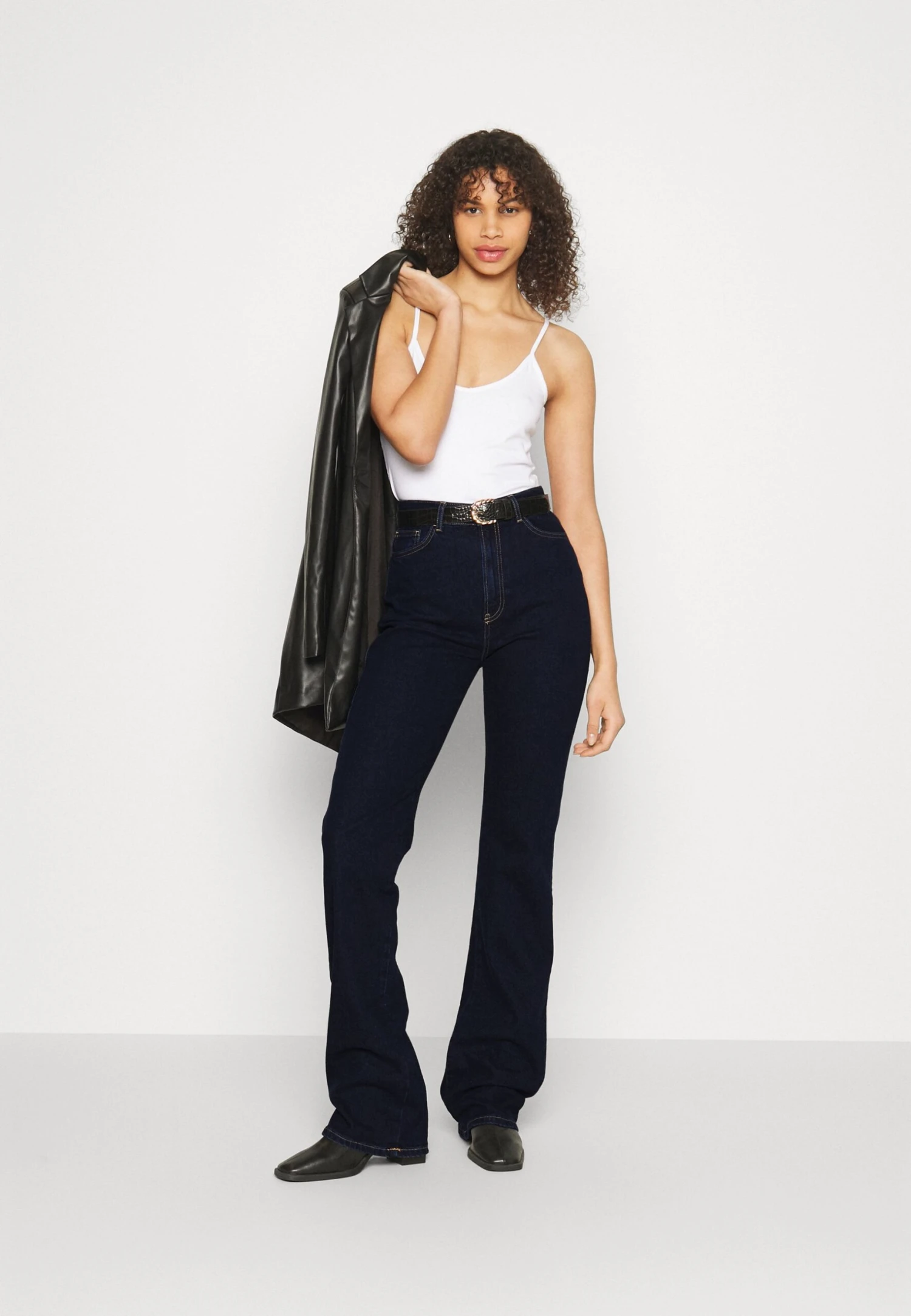 Flared Jeans - Dark Blue Denim 4 Flared Jeans - Dark Blue Denim - Bilde 2