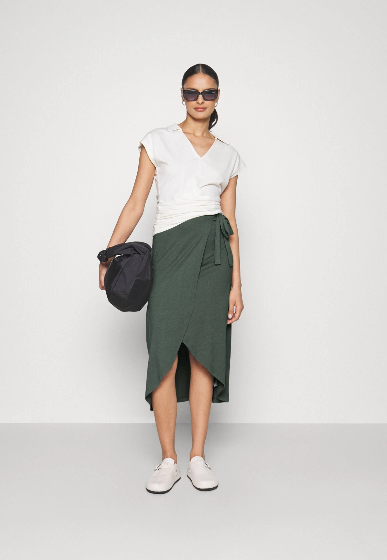 Anna Field Basic Wrap Over Midi Skirt- A-Line Skjørt - Light Green 4 Anna Field Basic Wrap Over Midi Skirt- A-Line Skjørt - Light Green - Bilde 2